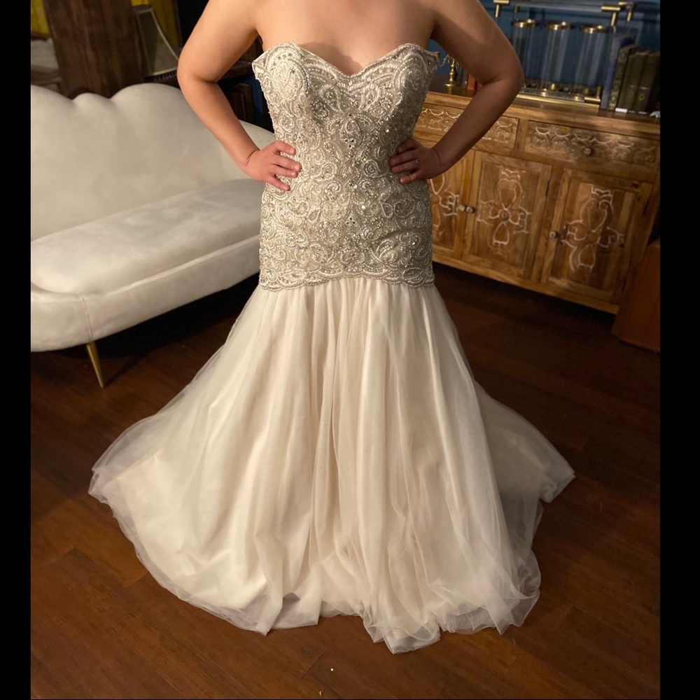 Beautiful Martina Liana Wedding dress!!